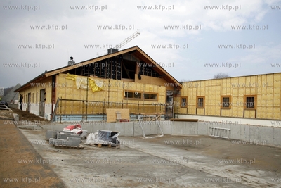 Uroczystosc zawieszenia wiechy na budowie budynku 2...