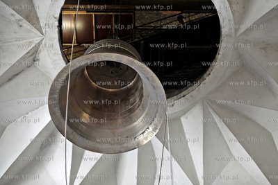 Gdansk. Kosciol sw. Katarzyny. Montaz 50 dzwonu carillonu,...