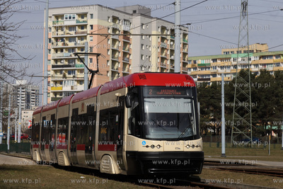 Tramwaj Pesa Swing linini nr. 2 na pętli Gdańsk Zaspa.
23.03.2015
fot....