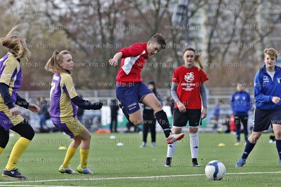 Gdansk Zaspa. Pilkarski turniej dzikich druzyn Do przerwy...