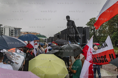 Protest pod Muzeum II Wojny Światowej przeciwko usunięciu...