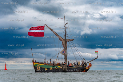 Zlot żaglowców Baltic Sail w Gdańsku. Parada jedostek...