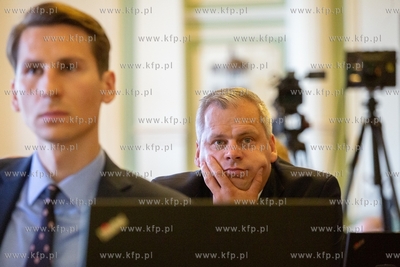 XII sesja Rady Miasta Gdańska. Nz. Kacper Płażyński....
