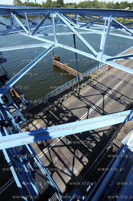 Dziwnow. Drogowy most zwodzony na rzece Dziwnie laczacy...