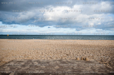 Plaza na granicy Gdanska i Sopotu w zimowe sloneczne...