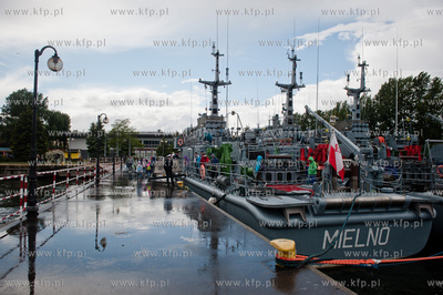 Port w Gdyni. Zacumowane w Basenie Prezydenckim okrety...