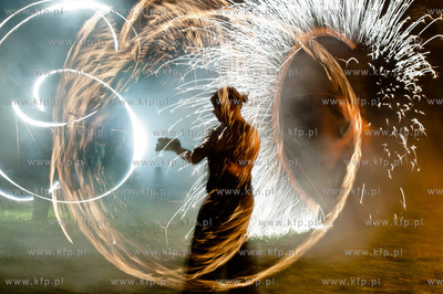 Pruszcz Gdanskich. Pierwsza edycja Festiwalu Swiatla.
Nz...