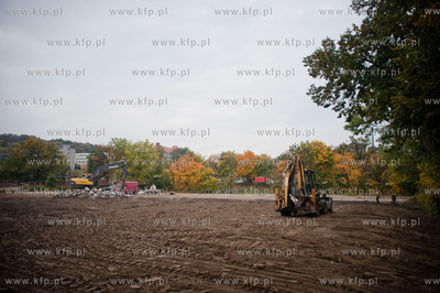 Gdansk. Prace porzadkowe na Targu Siennym i Rakowym...