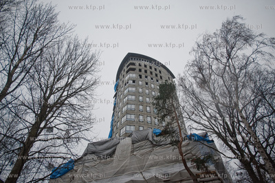 Gdynia. Uroczystosc zawieszenia wiechy na apartamentowcu...