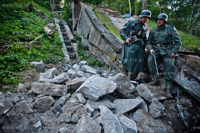Wyburzanie Mostku Weisera na gdanskiej Strzyzy. Rozbiorke...