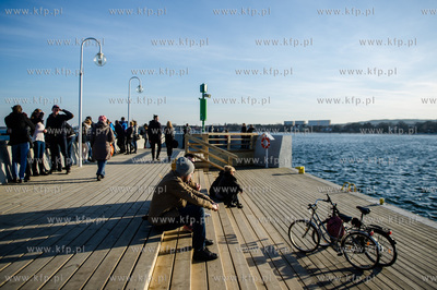 Sloneczne, bardzo cieple, niemal wiosenne, niedzielne...