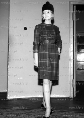 Moda poczatku lat 60. 1960 0007519z Fot. Zbigniew Kosycarz...