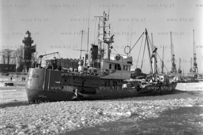 Zamarzniete wejście do portu gdańskiego. 
7.01.1978
2styczen78_z.kosycarz_p15
Fot....