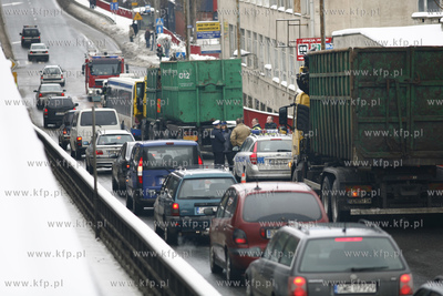 Utrudnienia na zjezdzie z estakady na ulice Hutnicza...