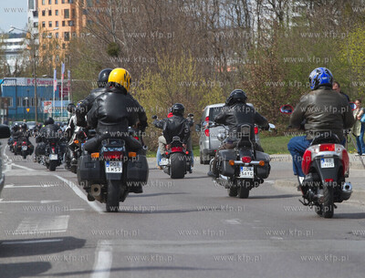 Gdansk. Zlot chopperow w Brzeznie przy molo. Po zbiorce...
