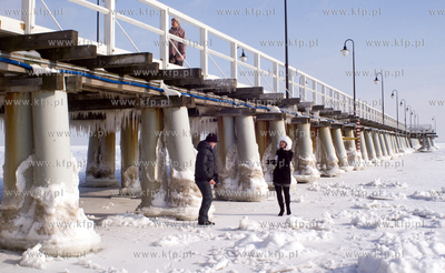 Zatoka gdanska zamarzla wskutek duzych mrozow na okolo...