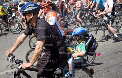 XV Wielki Przejazd Rowerowy zgromadzil kilkuset rowerzystow,...