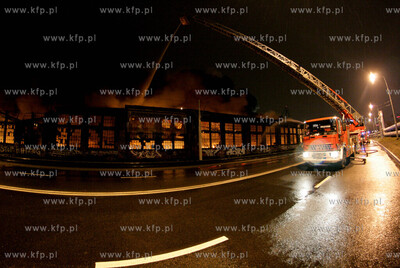 Gdansk. Pozar znajdujacej sie na terenie Stoczni Gdanskiej...