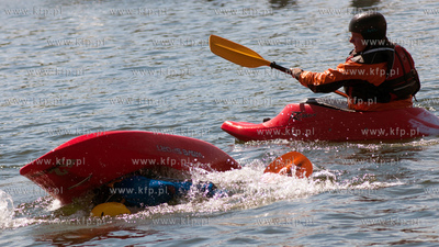 Gdynia. Targi Wiatr i Woda. Pokaz kajakowego freestylu...