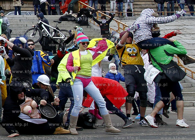 Przed Muzeum Narodowym w Szczecinie, na Wałach Chrobrego...