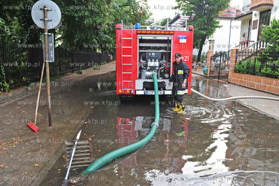 Sopot. Ulica Poniatowskiego. Ulewny popoludniowy deszcz...