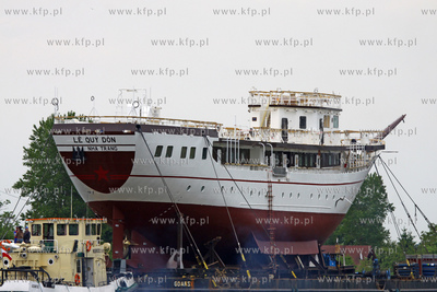 Transport kadluba do portu wewnetrzego w Gdansku szkolnego...