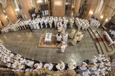 Pelplin. Msza Swieta Krzyzma w Wielki Czwartek w Bazylice...