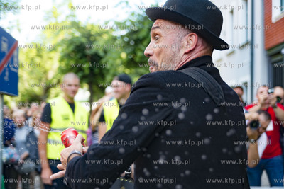 Gdańsk. Festiwal teatrów Ulicznych FETA. Always Drinking...
