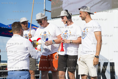 Red Bull Konkurs Lotów w Gdyni. Nz. Chłopaki z Wisły...