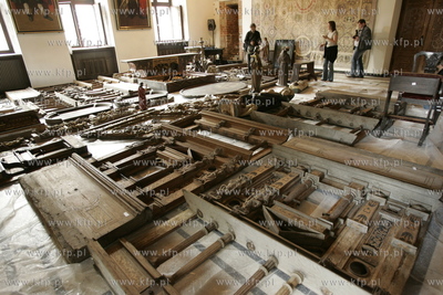 Uratowane zabytki ze spalonego kosciola sw. Katarzyny...