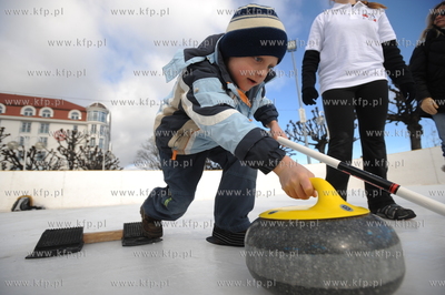Sopot. W ostatni dzien slizgawni na molo, Sopot Curling...