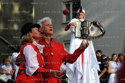 XIII edycja Festiwalu Teatrow Ulicznych FETA. Parada...