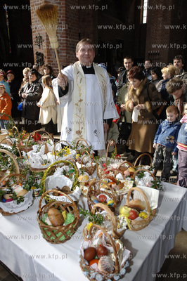 Swiecenie potraw Wielkanocnych w kosciele sw. Brygidy...