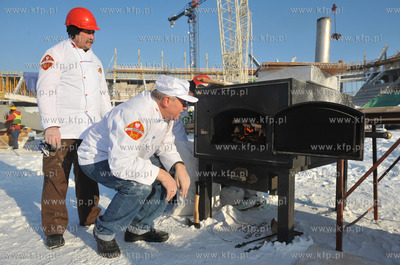 Pierwszy chleb na budowanym na mistrzostwa europy gdanskim...