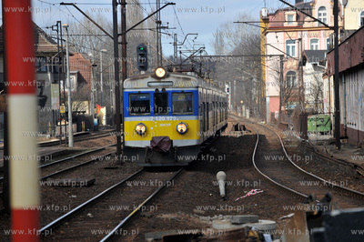 Pocieg SKM wjezdza na stacje Sopot Glowny. 22.03.2010...