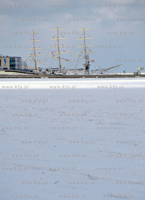 Gdynia zima. Zamaznieta Zatoka Gdanska widziana od...