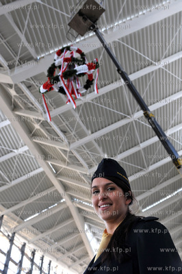 Uroczystosc zawieszenia wiechy nad nowo budowanym terminalem...