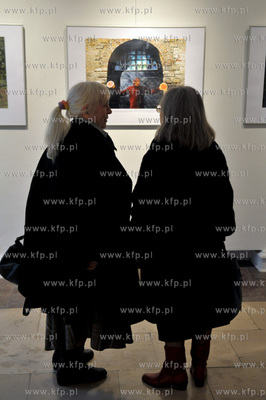 Wystawa fotografii Magdaleny Morawskiej  "Swieci, a...