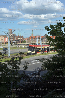 Gdansk. Tramwaj na ul. Armii Krajowej. 18.05.2015 Fot....