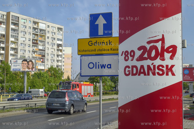 Witacz na granicy Gdańska i Sopotu z logiem obchodów...