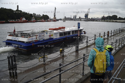 Port Gdański w Nowym Porcie. Tramwaj wodny Somica...