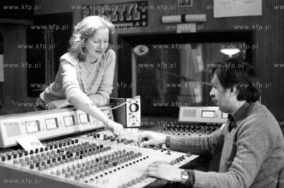 Radio Gdansk, po lewej Krystyna Rejnowicz. 3maj1985_z.kosycarz_p28...