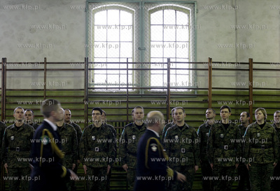 Gdans. Slubowanie nowych straznikow Morskiego Oddzialu...