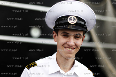 Zaglowce Mir i Kruzenshtern  cumuja w Gdyni przy nabrzezu...