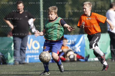 Gdansk Zaspa. Pilkarski turniej dzikich druzyn Do przerwy...
