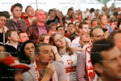 Sopot. Fan Camp Carlsberg. Kibice ogladaja mecz mistrzostw...