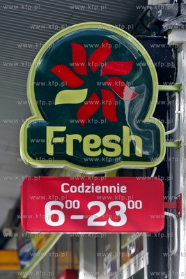 Gdansk Przymorze. Sklep sieci Fresh Market na ul. Slaskiej....