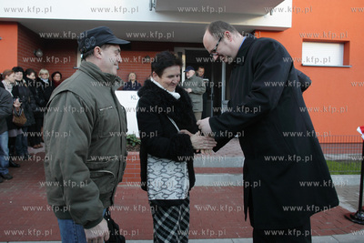 Uroczystosc przekazania kluczy nowym mieszkancom kamienic...