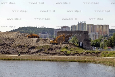 Prace przygotowawcze pod budowe lini kolejowej PKM...