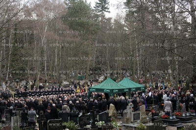 Cmentarz Srebrzysko w Gdansku. Pogrzeb Brunona Synaka.
21.12.2013
fot....